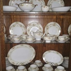 150 Piece China Set