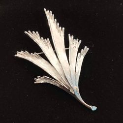 Crown Trifari Signed Silver Leaf Wing Brooch Pin Vintage Statement Jewelry