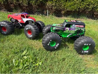 BUNDLE - Monster Jam MEGA Grave Digger & Monster Jam Marvel Mega Spider-Man RC Monster Truck