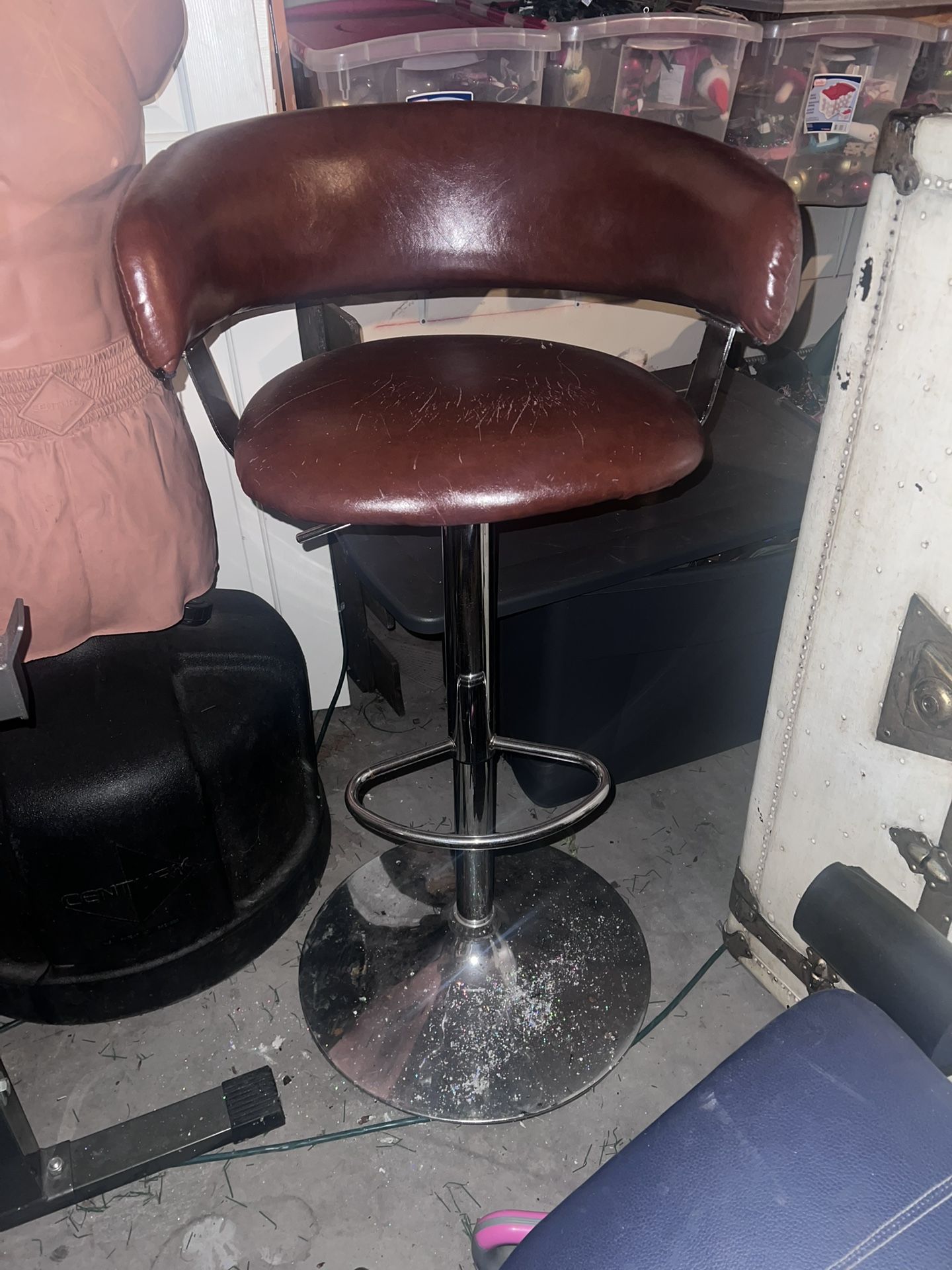 Swiveling Bar Stool