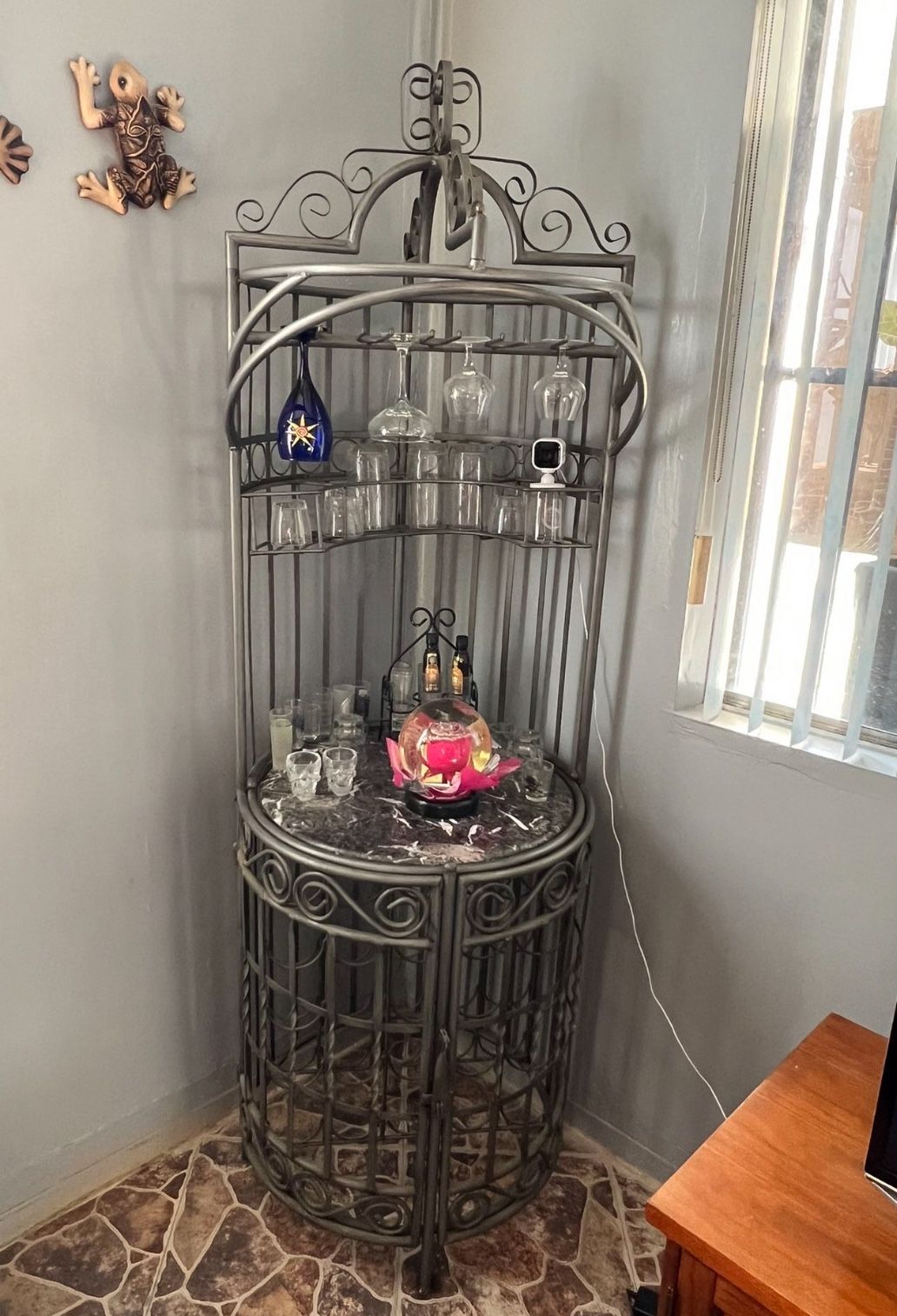 Bar with glass and bottles holders. Very good condition!