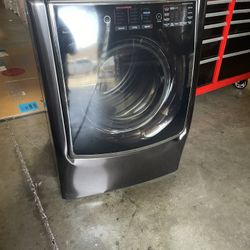 Electric Dryer King Side LG SIGNATURE W 29”