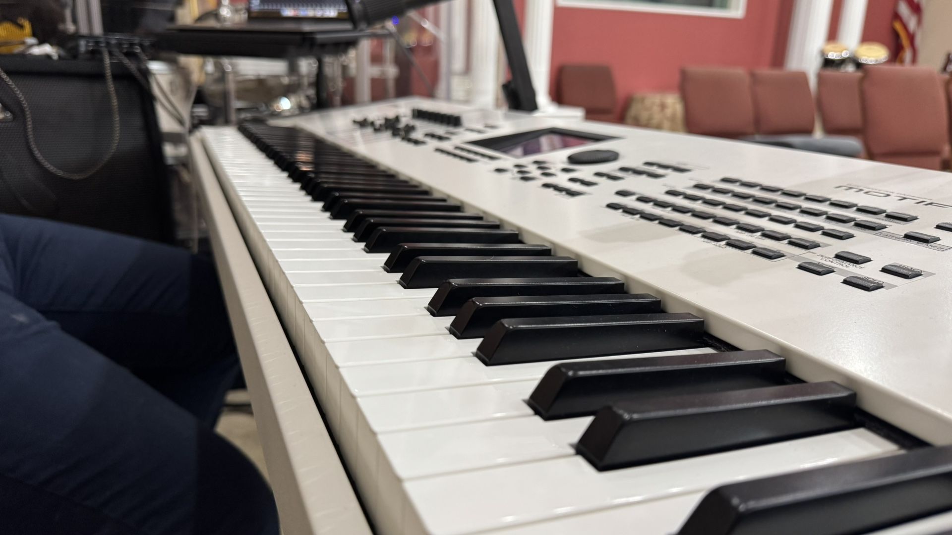 Yamaha Motif XF8 (Pearl White) Rare