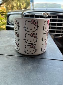 HELLO KITTY PLANT POT