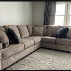 ✨ Brand New💯 Ashley Bovarian Long Modern Sectional Couch💃 In Stock✅