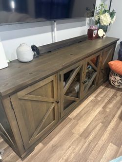 Entertainment center