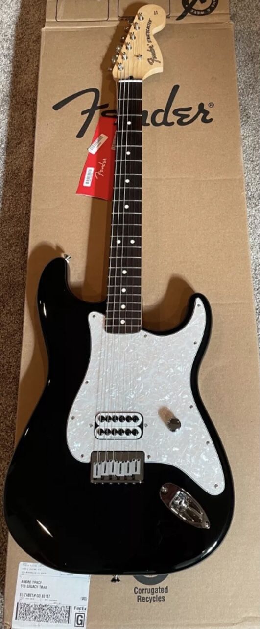 Tom Delonge Fender Black Stratocaster