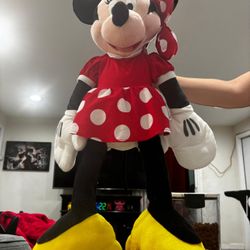 Minnie mouse plushy giant