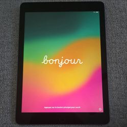 IPAD 5th Generation 32Gb WiFi GREAT CONDITION ! Silver Color 