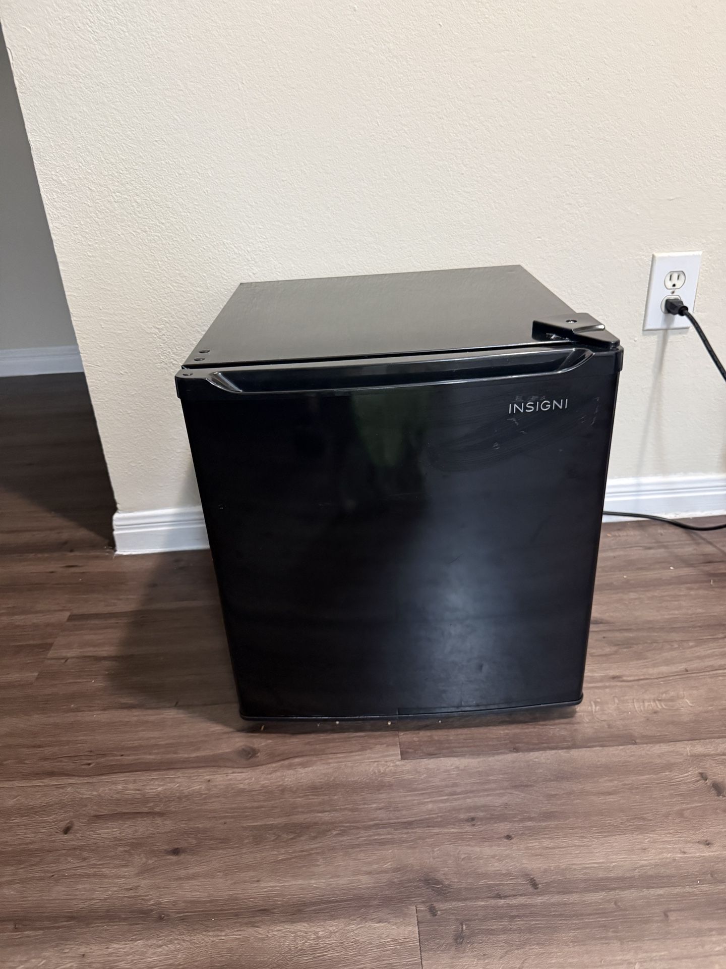 INSIGNI Mini Fridge