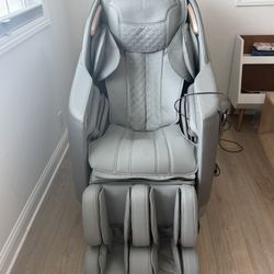 Osaki Full Body Massage Chair – Excellent Condition