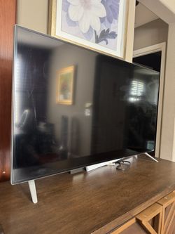 VIZIO 43” 4K UHD Smart TV M43-C1 – Good Working Condition