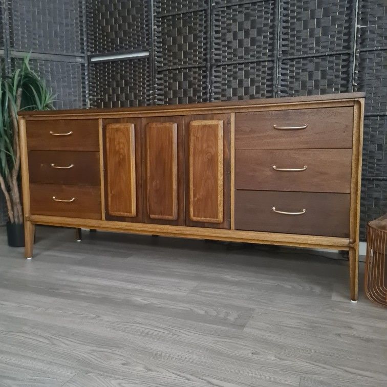 *Restored* 1960s Broyhill Mid Century Dark Walnut 9-Drawer Triple Dresser / Forward 70 Collection