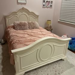 Queen Bedroom Set