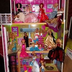 Kid Kraft Doll House + Barbies 