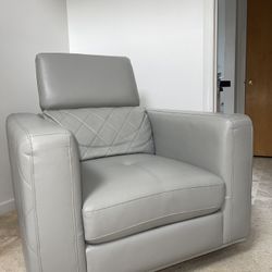 Rotating Chair (NEGOTIABLE) 