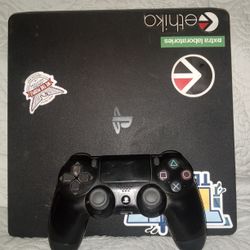 Play Station 4