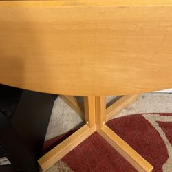 Round Leaf Table With Glass Top 