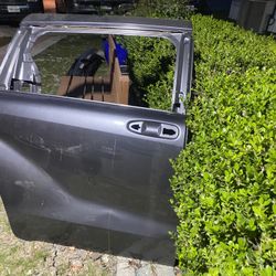 Toyota Sienna.  Door 