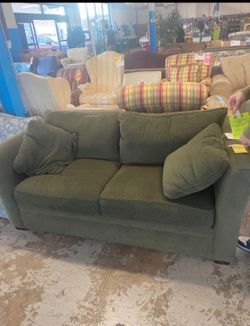 Green love seat need gone!!