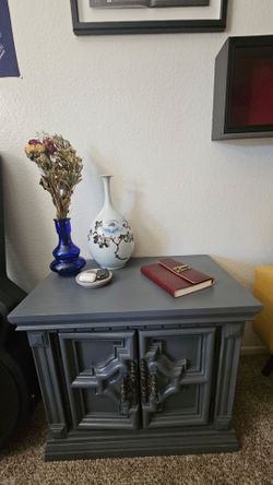 Vintage collection figurines / clay pots / porcelain decor, curio cabinet, glassware