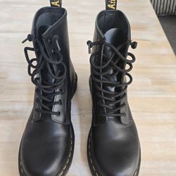 Doc Marten 8 Hole Boots