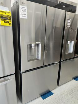 New LG 26 cu. ft. Smart Counter-Depth MAX French Door Refrigerator with 4 types of ice in PrintProof