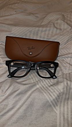 Ray-Ban Meta Smart Glasses with Case