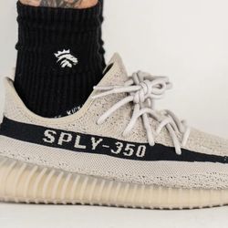 Adidas Yeezy Boost 350 V2 size 9M