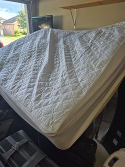 Mattress: Queen size