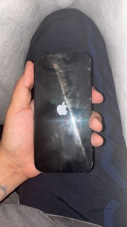 iPhone 15 125 GB cracked