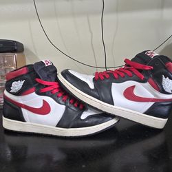 Used Jordan 1 High Og gym red size 12