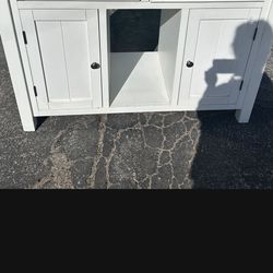 Beautiful kitchen iland, it opens on both sides. $175.00