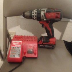 Milwaukee M18 HAMMER DRILL 
