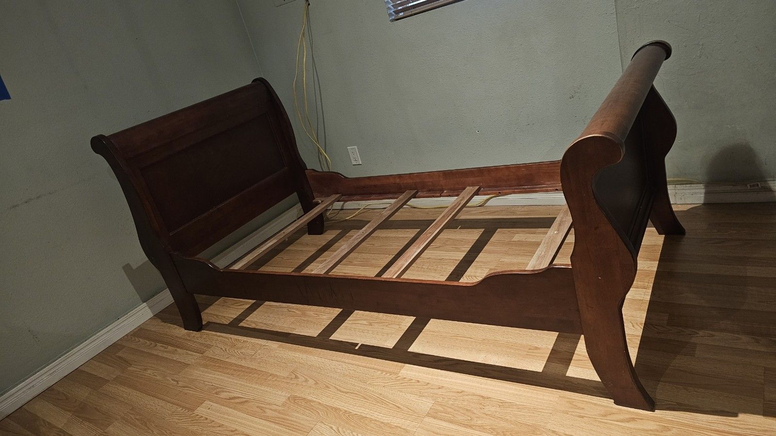 Twin Sleigh Bed