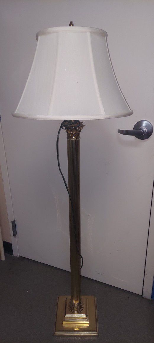 Butiful Antique Vintage Brass Lamp 