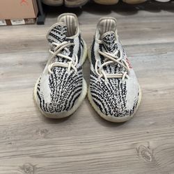 yeezy 350 boost zebras (used no box) size (m)8