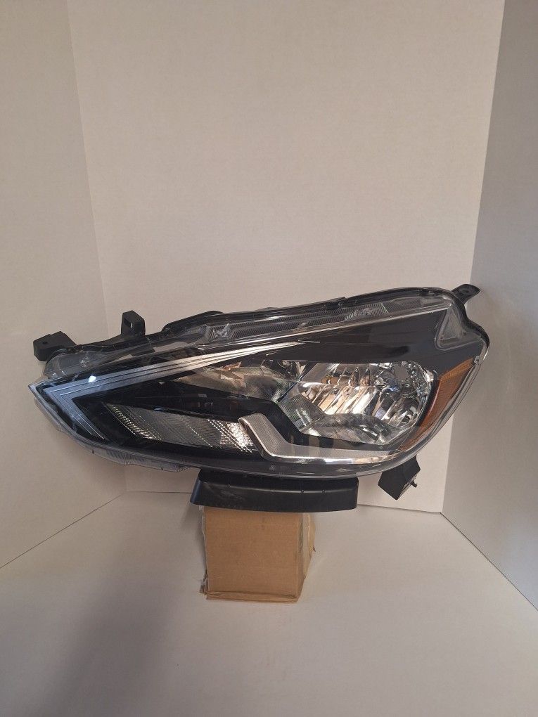Nissan sintra 2016/2019 Driver side Headlight