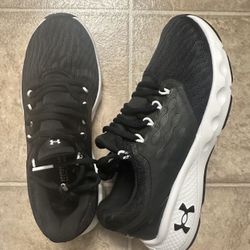 New Under Armour Women's Charged Vantage Shoes, Size 6