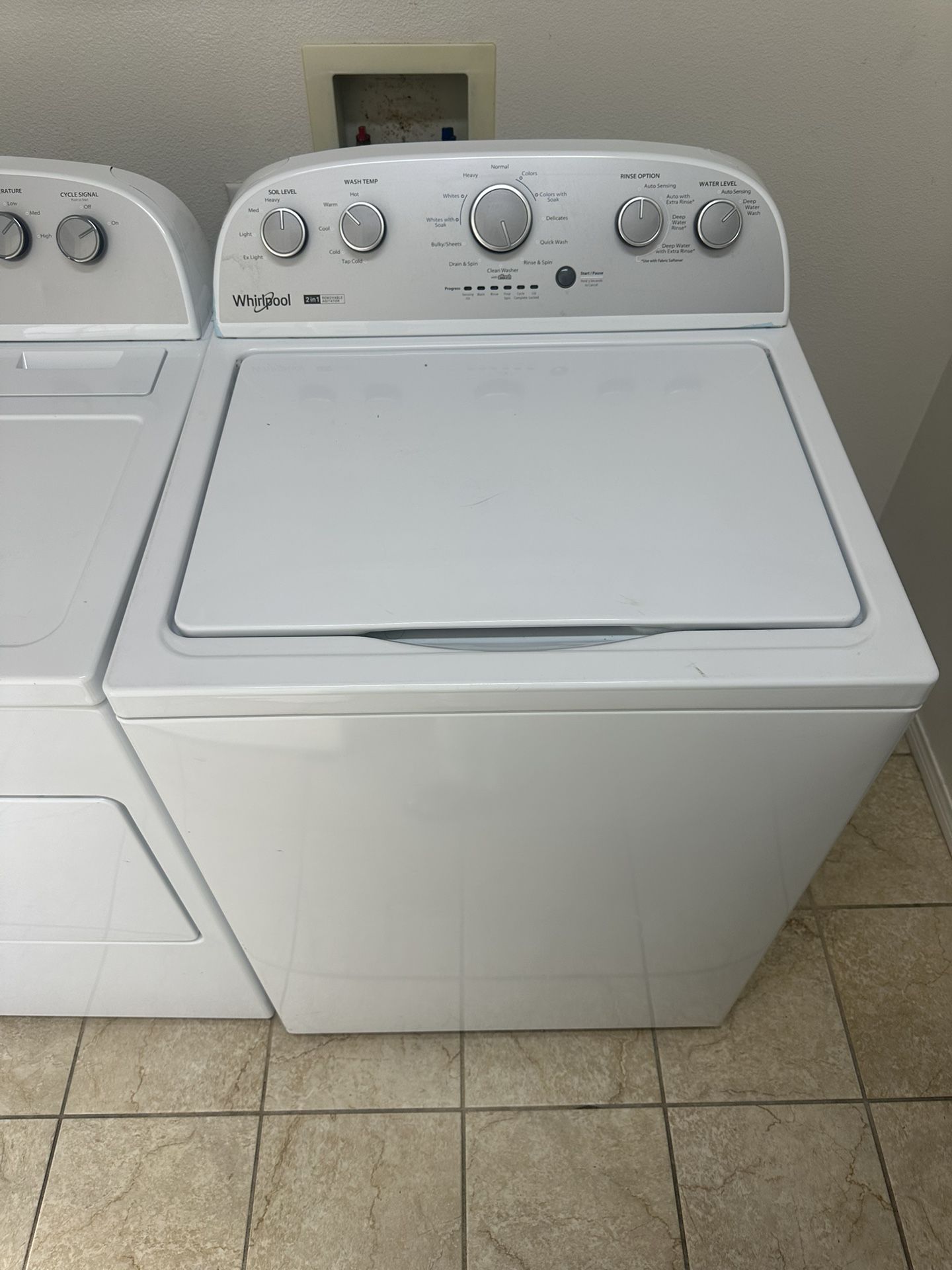Whirlpool Top Load Washer. Model: WTW4957PW. White