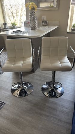 Set of 2 white bar stools
