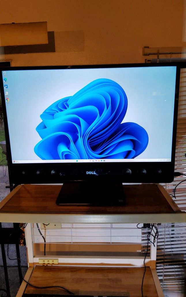 Dell XPS One 7760 Gaming Pc. 27Inch. Touchscreen, Intel-i7-3.60GHz-CPU. 24GB Ram, 1TB SSD Drive, GPU: Radeon R9