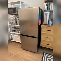 Insignia 7.1 Cu. Ft. Upright Freezer, Stainless Steel Look - Like New - New York, NY