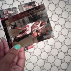 “Michael Jordan Basketball Cards – 92–99 Finals Set (Like New)”
