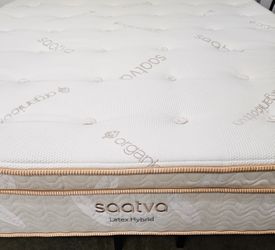 LIKE NEW! Saatva Latex Hybrid King Mattress - Delivery Available
