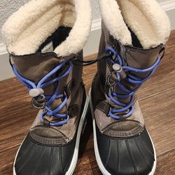 Size 2 Youth Kids Winter Snow Boots. $20