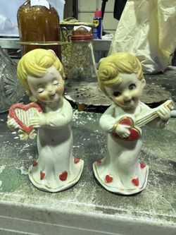 VINTAGE LEFTON PORCELAIN BISQUE VALENTINE ANGEL CHOIR 4" TALL