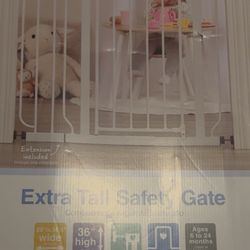 Regalo Extra Tall Baby Safety Gate 