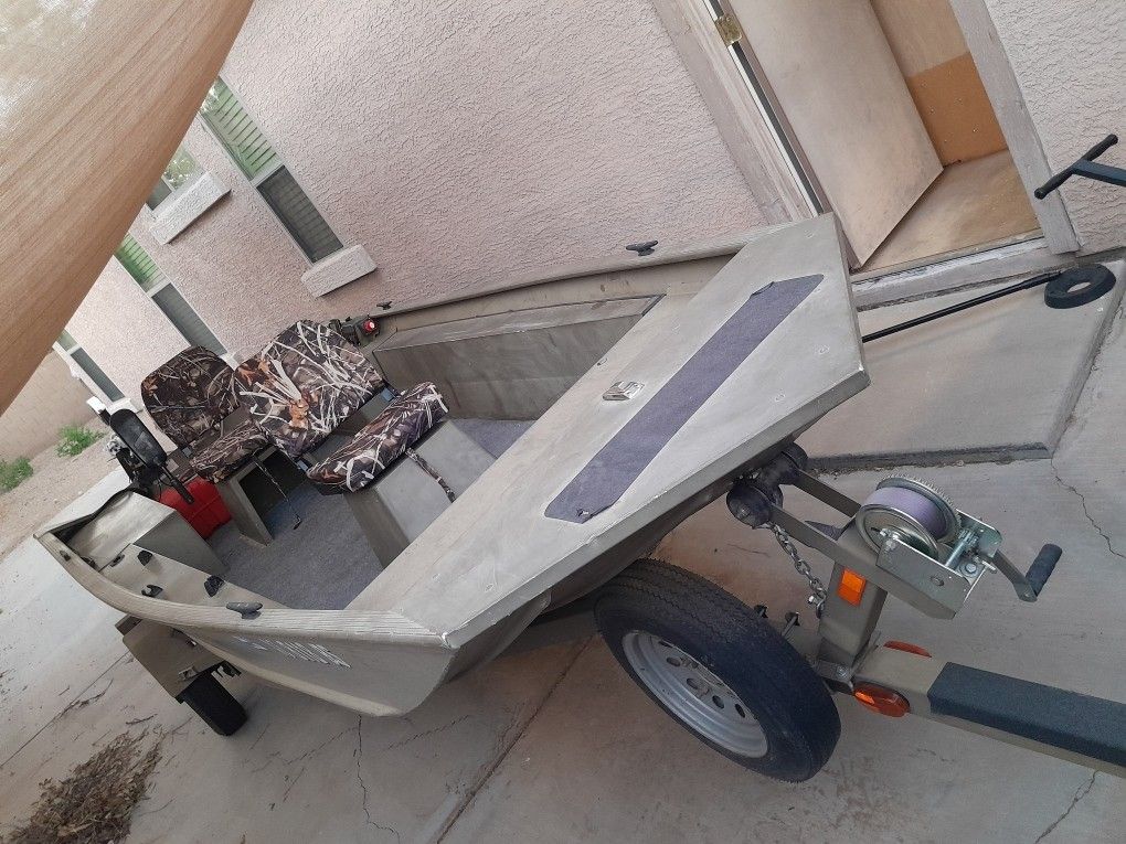 Jon Boat And Extras for Sale in Surprise, AZ OfferUp
