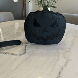Black Jack-O’-Lantern Purse/Dolls kill